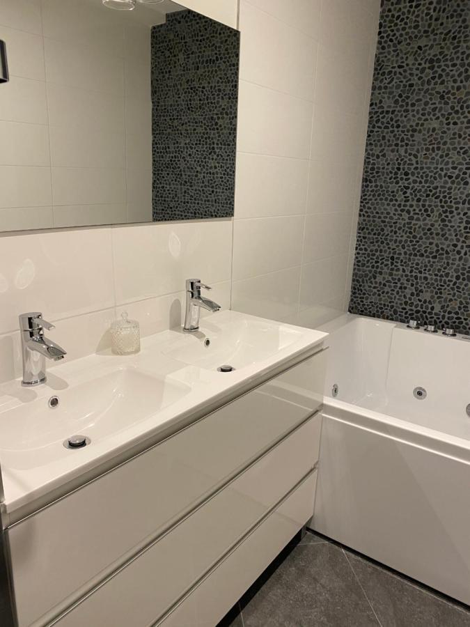 סנס Le Gite De Lancelot Avec Balneo City Center מראה חיצוני תמונה